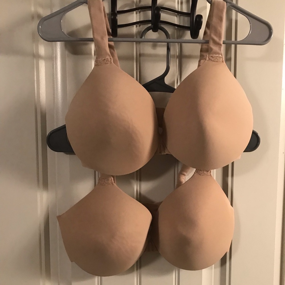 2 Bras!! They are the exact same bra. Both 36DD